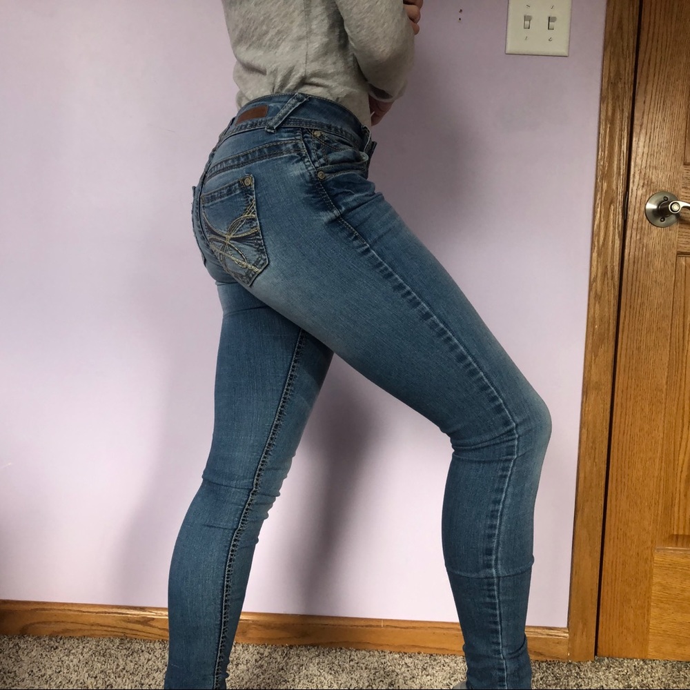 Medium wash skinny jeans